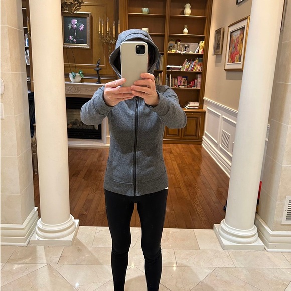 Lululemon hoodie, charcoal grey, warm and comfortable wearing,, - Picture 4 of 4